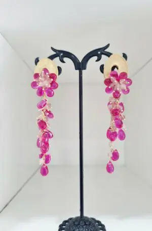 Orecchini realizzati con quarzi ed  agata su perno in ottone.
Lunghezza 8.5cm
Peso 11.2 gr Spedizione Gratuita