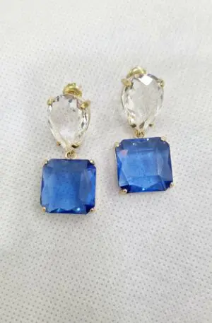 Orecchini realizzati con cristalli.
Lunghezza 3.5cm
Peso8.4gr Spedizione Gratuita