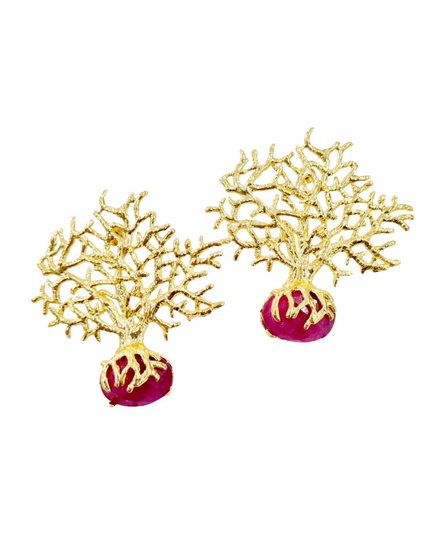 Orecchini realizzati con ottone e radice di rubino.
Peso 13gr
Lunghezza 4cm Spedizione Gratuita