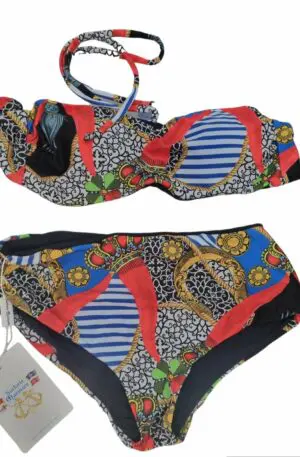 Bichini double face a fascia con possibilità di inserire i laccetti,slip coulotte .
Fantasia Corni e nero Spedizione Gratuita