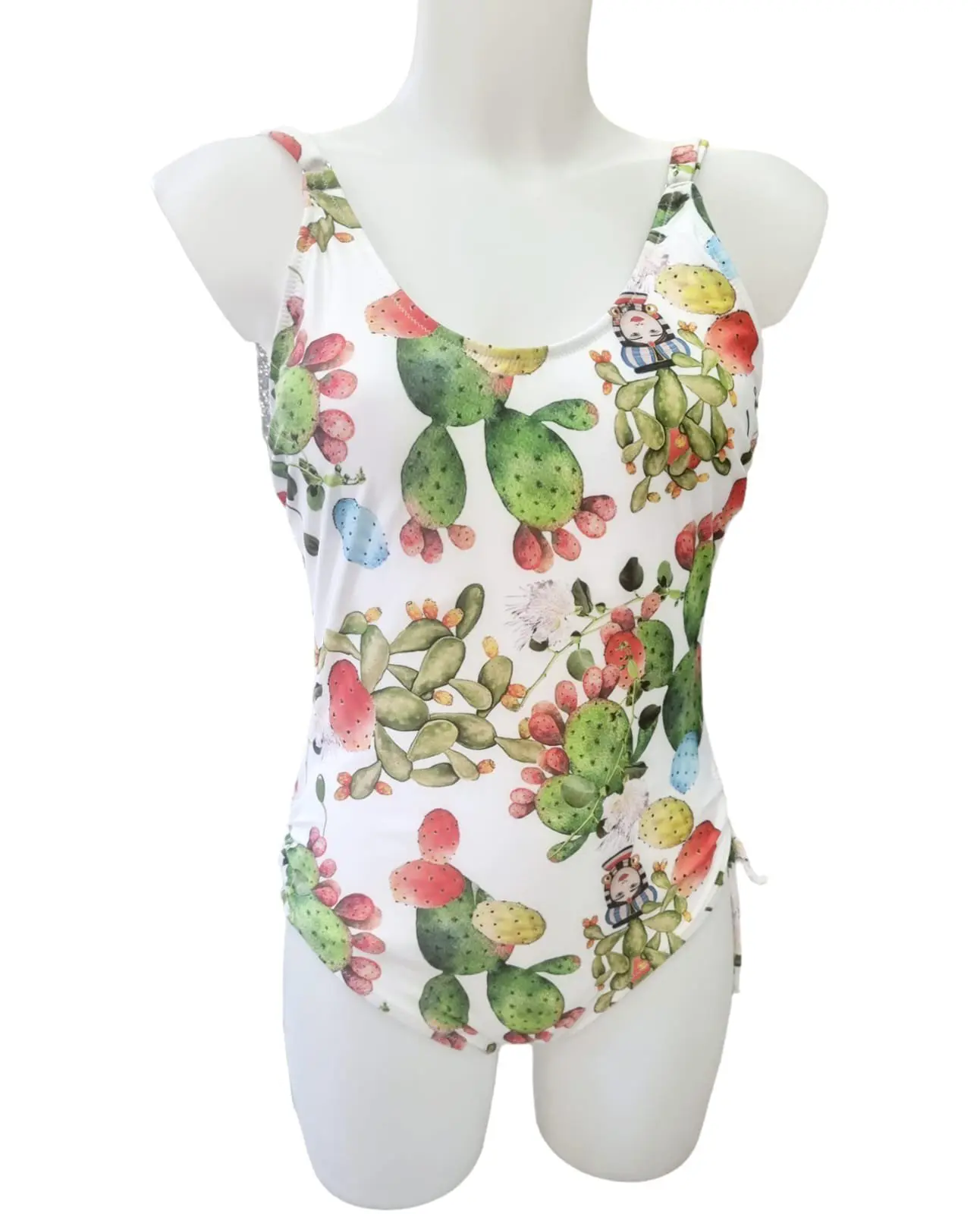 Costume intero con coppe estraibili ,bratelline regolabili, coprente. Fantasia  cactus e teste di moro. Spedizione Gratuita