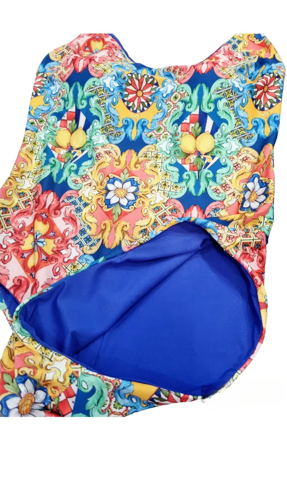 Costume intero reversibile con bratelline regolabili con fiocco e coppe interne.
Fantasia donna rosalia azzurro Spedizione Gratuita