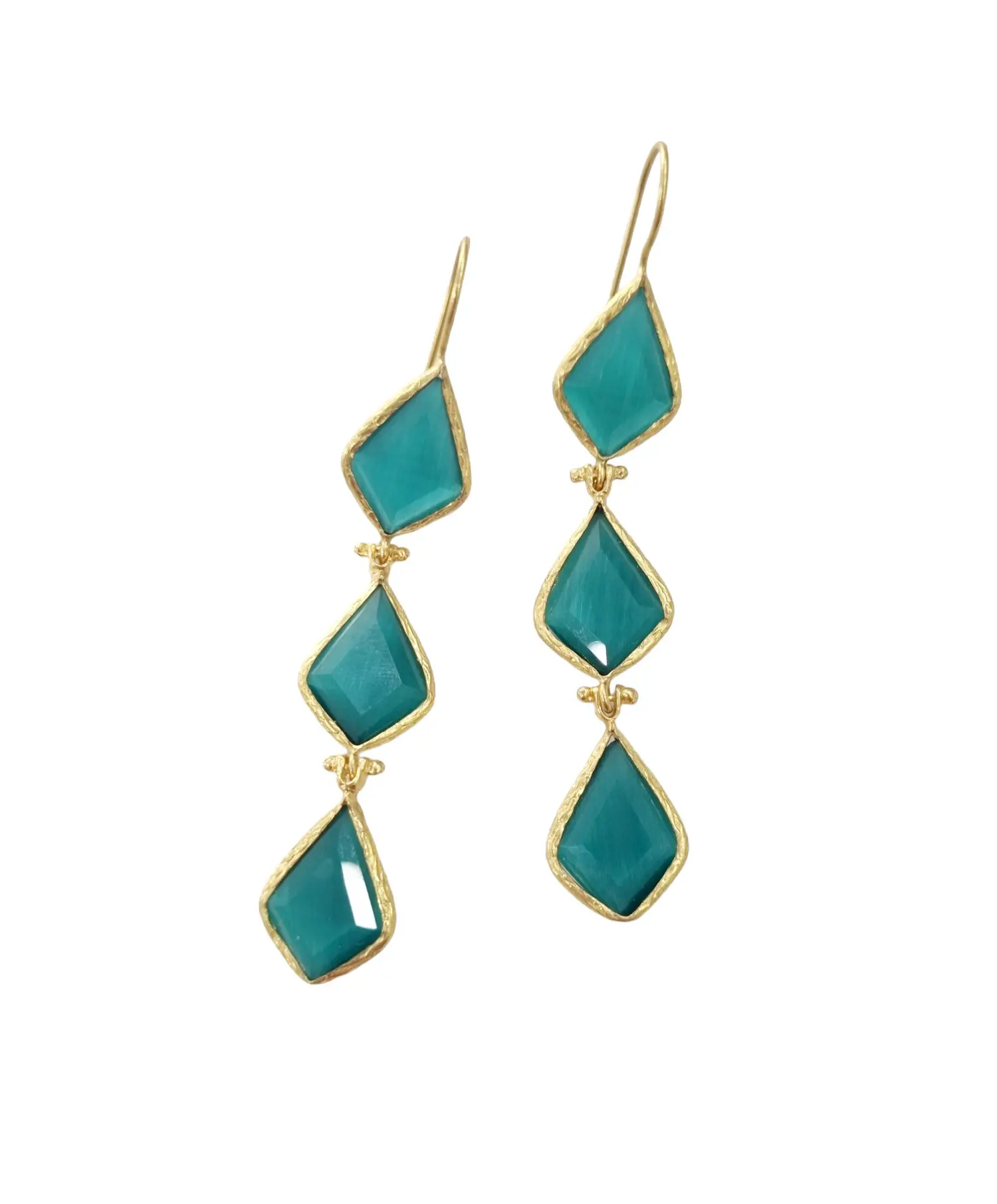 Orecchini realizzati con occhio di gatto circondato da ottone.
Peso 5.1gr
Lunghezza 8cm Spedizione Gratuita
