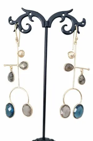 Orecchini realizzati con ottone ,quarzi e labradorite incastonati.
Lunghezza 8.5cm
Peso 5 gr Spedizione Gratuita