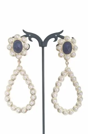 Orecchini realizzati con perle di fiume e lapislazzuli incastonati nell ottone.
Lunghezza 8cm
Peso  16gr Spedizione Gratuita