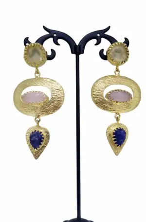 Orecchini realizzati  con ottone, quarzi e lapislazzuli incastonati.Lunghezza 7.5cmPeso 10.2gr Spedizione Gratuita