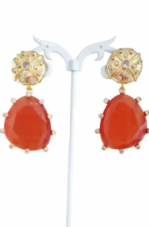 Orecchini  realizzati con occhio di gatto circondato da ottone e zirconi incastonati. Lunghezza 5cm Peso 12.9gr Spedizione Gratuita