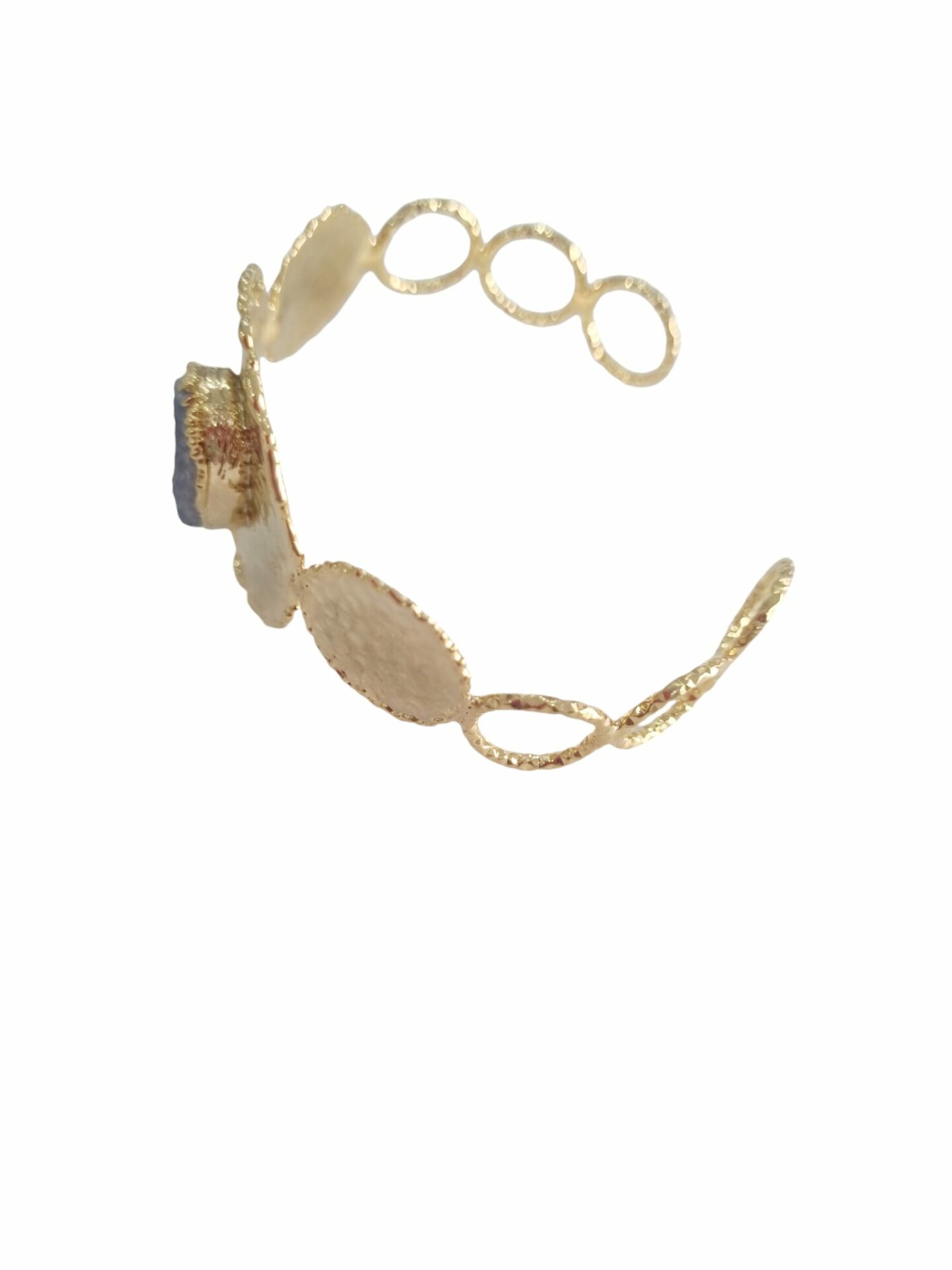 Bracciale ad incastro realizzato in ottone battuto pieno e aperto e druzy centrale colore neutro. misura regolabile si può stringere e allargare Spedizione Gratuita Bracciale ad incastro realizzato in ottone battuto pieno e aperto e druzy centrale colore neutro. misura regolabile si può stringere e allargare Spedizione Gratuita