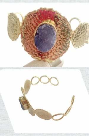 Bracciale ad incastro realizzato in ottone battuto pieno e aperto e druzy centrale colore neutro. misura regolabile si può stringere e allargare Spedizione Gratuita