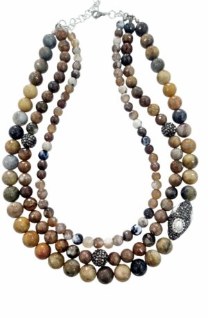 Collana realizzata artigianalmente con agata sfaccettata marrone e sfere di marcasite con perle incastonate. Lunghezza regolabile 52cm Spedizione Gratuita Collana realizzata artigianalmente con agata sfaccettata marrone e sfere di marcasite con perle incastonate. Lunghezza regolabile 52cm Spedizione Gratuita
