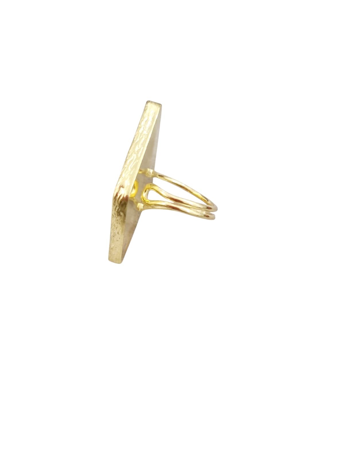 Adjustable rings rhombus with cat's eye set in brass. Measures 4cm x 2.5cm. Color yellow, gucci green, pink and sugar paper Free shipping Anelli regolabili rombi con occhio di gatto incastonato nell’ottone. Misura 4cm x 2.5cm. Colore giallo, verde gucci, rosa e carta da zucchero Spedizione Gratuita