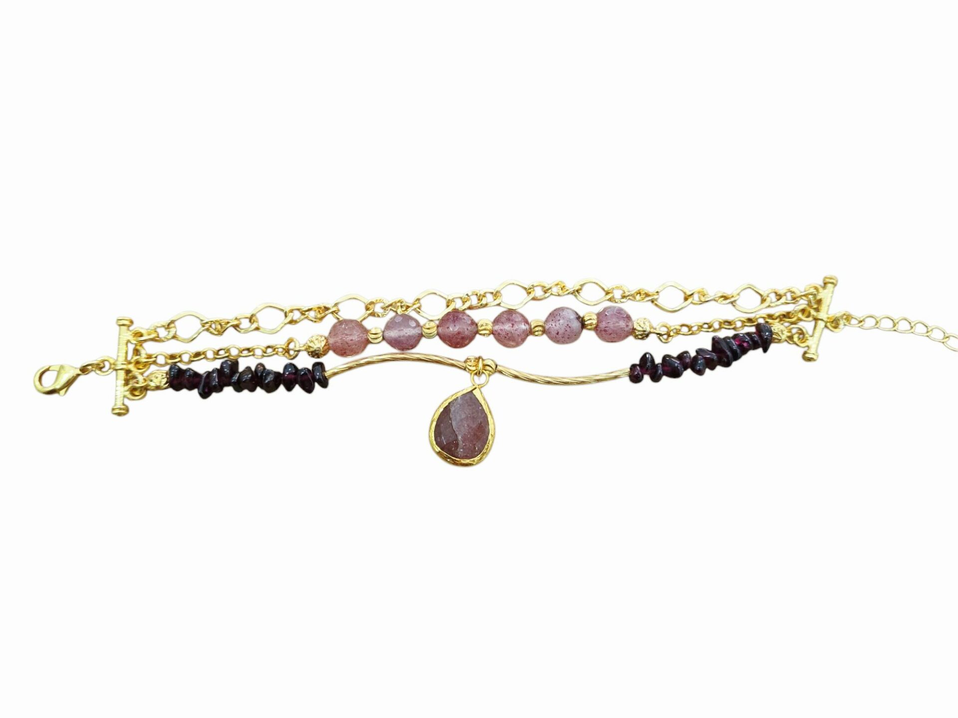 Bracciale regolabile composto da 3 fili realizzato con granati ed ottone. lunghezza regolabile 21cm Spedizione Gratuita