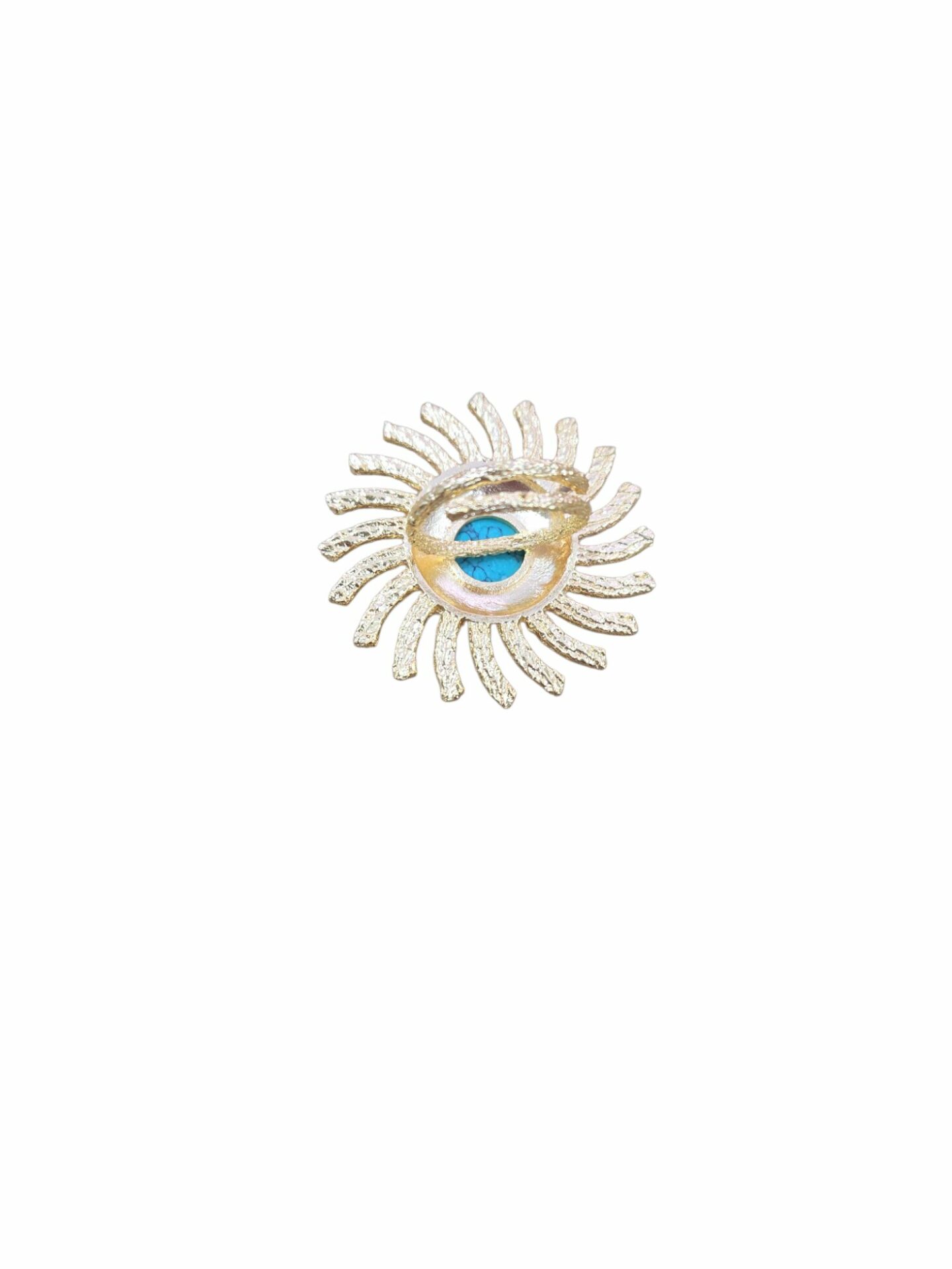 Anello regolabile realizzato con ottone satinato battuto e pasta di turchese centrale. Spedizione Gratuita