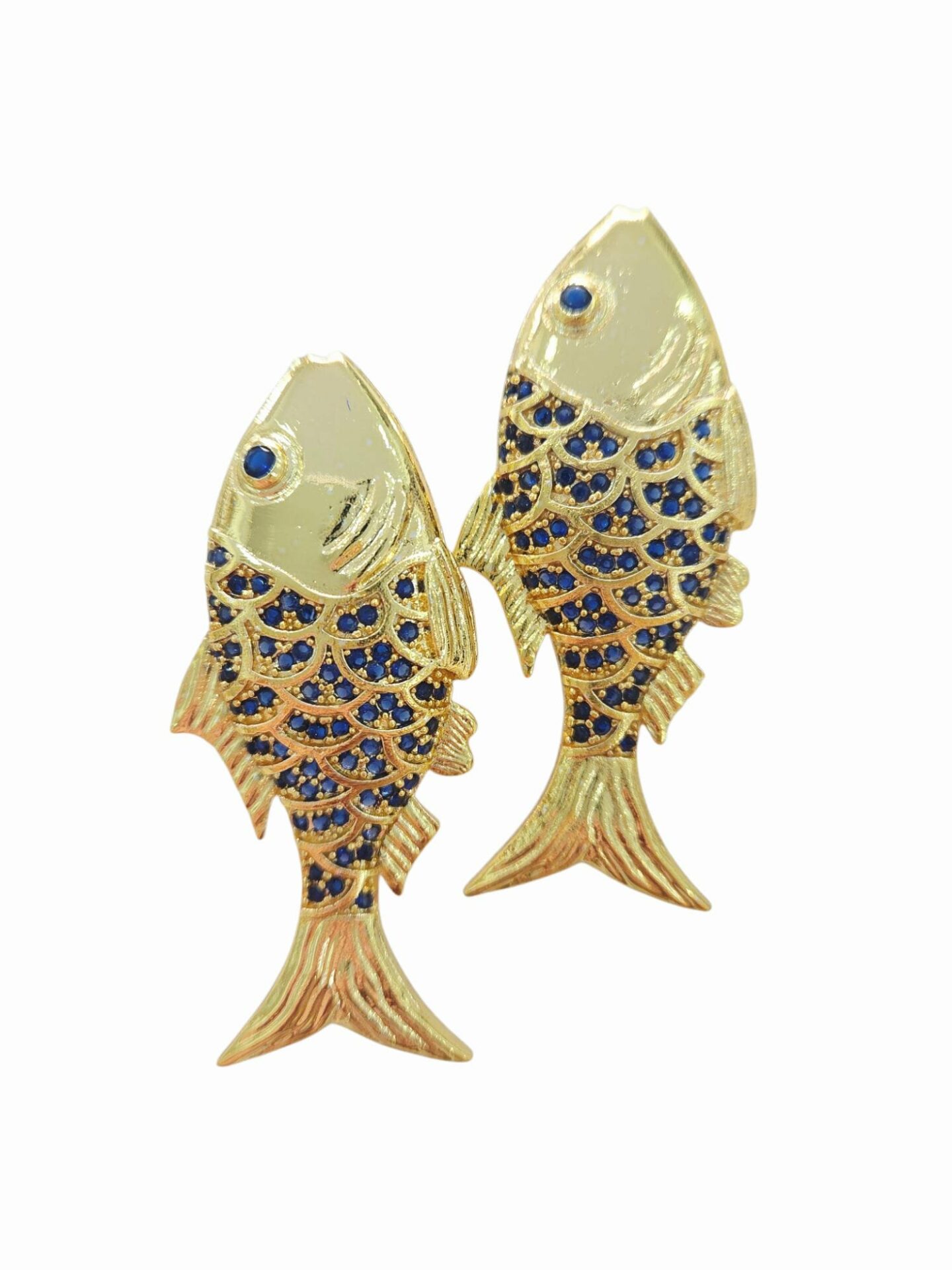 Orecchini  pesciolini in ottone con zirconi incastonati. Lunghezza 5.5cm Peso 10.5gr Colori blu, fucsia, turchese  e arancio Spedizione Gratuita