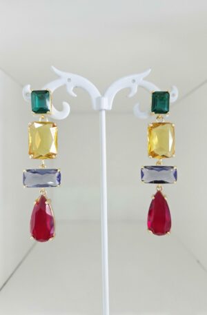 Orecchini realizzati con cristalloidi multicolore su base in ottone, anallergici e luminosi.peso 7.2gr lunghezza 6cm Spedizione Gratuita