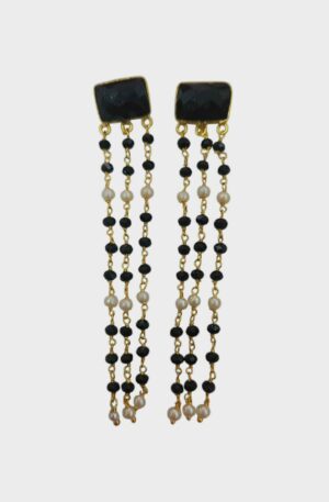 Orecchini  realizzati con cristalli, perline di maiorca e perno occhio di gatto. colore nero e bianco peso 3.9 gr lunghezza 8.5cm Spedizione Gratuita