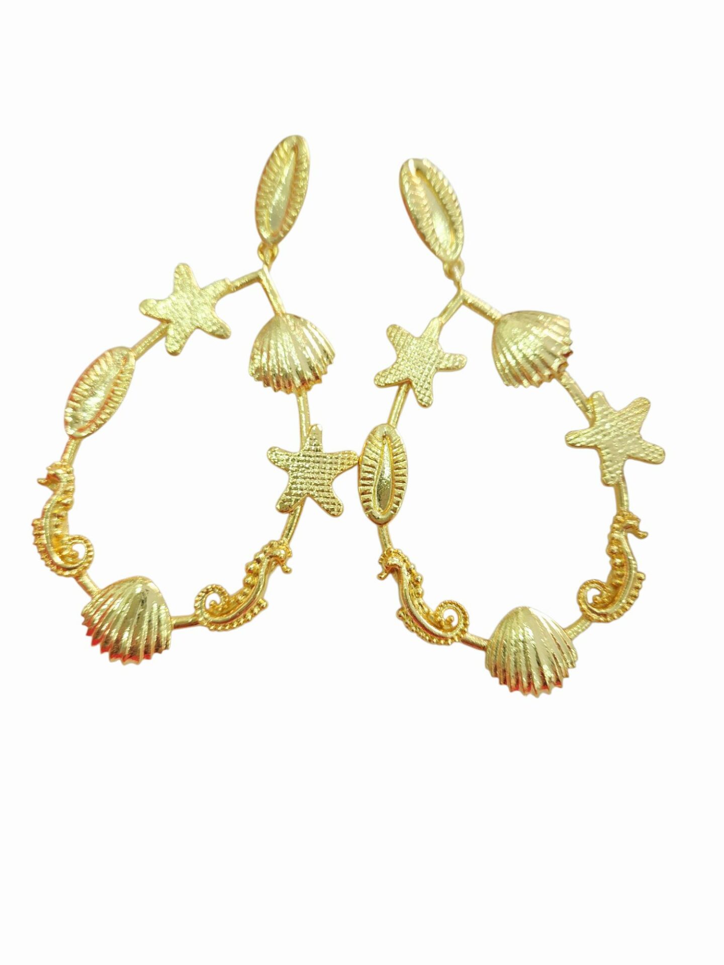 Orecchini realizzati in ottone con elementi marini, stelle conchiglie, cavallucci.peso 13.1grlunghezza 8cm Spedizione Gratuita