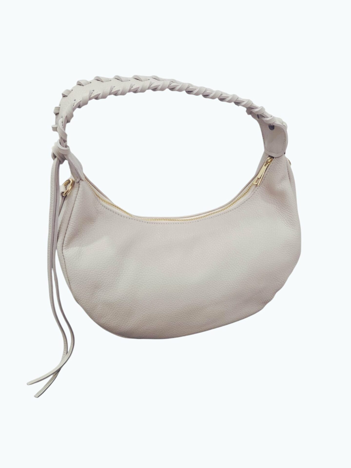 Half-moon bag in genuine leather, made in Italy, with woven handle, zip opening, lined interior, single compartment with side pockets, external pocket with zip, equipped with shoulder strap. Free shipping Borsa mezza luna in vera pelle, made Italy, con manico intrecciato ,apertura con zip, interno foderato unico scomparto con tasche laterali, tasca esterna con zip,dotata di tracolla. Spedizione Gratuita