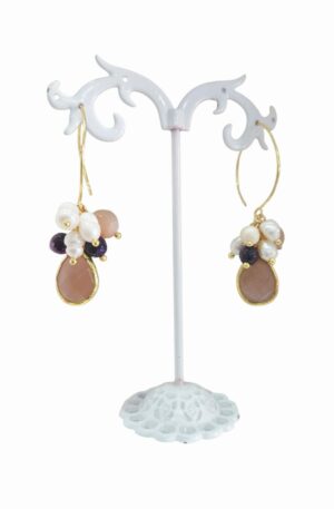 Orecchini  realizzati con ottone pietre naturali e perle di fiume.
peso 5gr
lunghezza 5cm Spedizione Gratuita