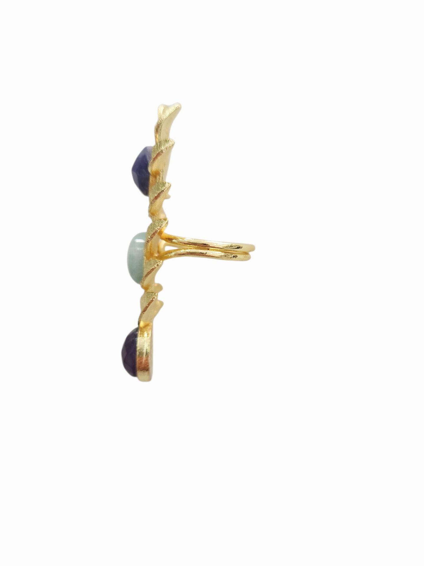 Anello regolabile realizzato in ottone con pietre naturali incastonate: lapislazzuli, amazzonite e ametista.lunghezza 5.5cm Spedizione Gratuita