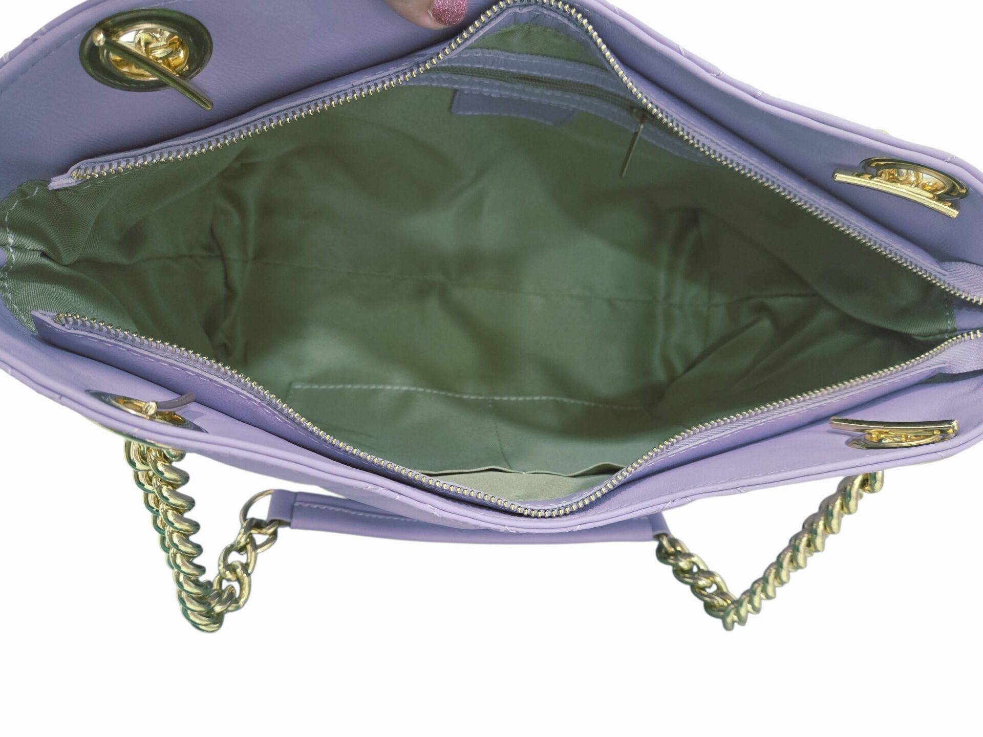 Genuine leather bag, made in Italy, with stitching, double wide handle with gold chain and leather, lined interior, single compartment with side pockets. Zip closure. Wisteria color. Dimensions: L 31 W 12 H 24 Free shipping Borsa in vera pelle,made Italy, con impunture doppio manico ampio con catena oro e pelle, interno foderato scomparto unico con tasche laterali. chiusura con zip. colore glicineMisure L 31 B12 H24 Spedizione Gratuita