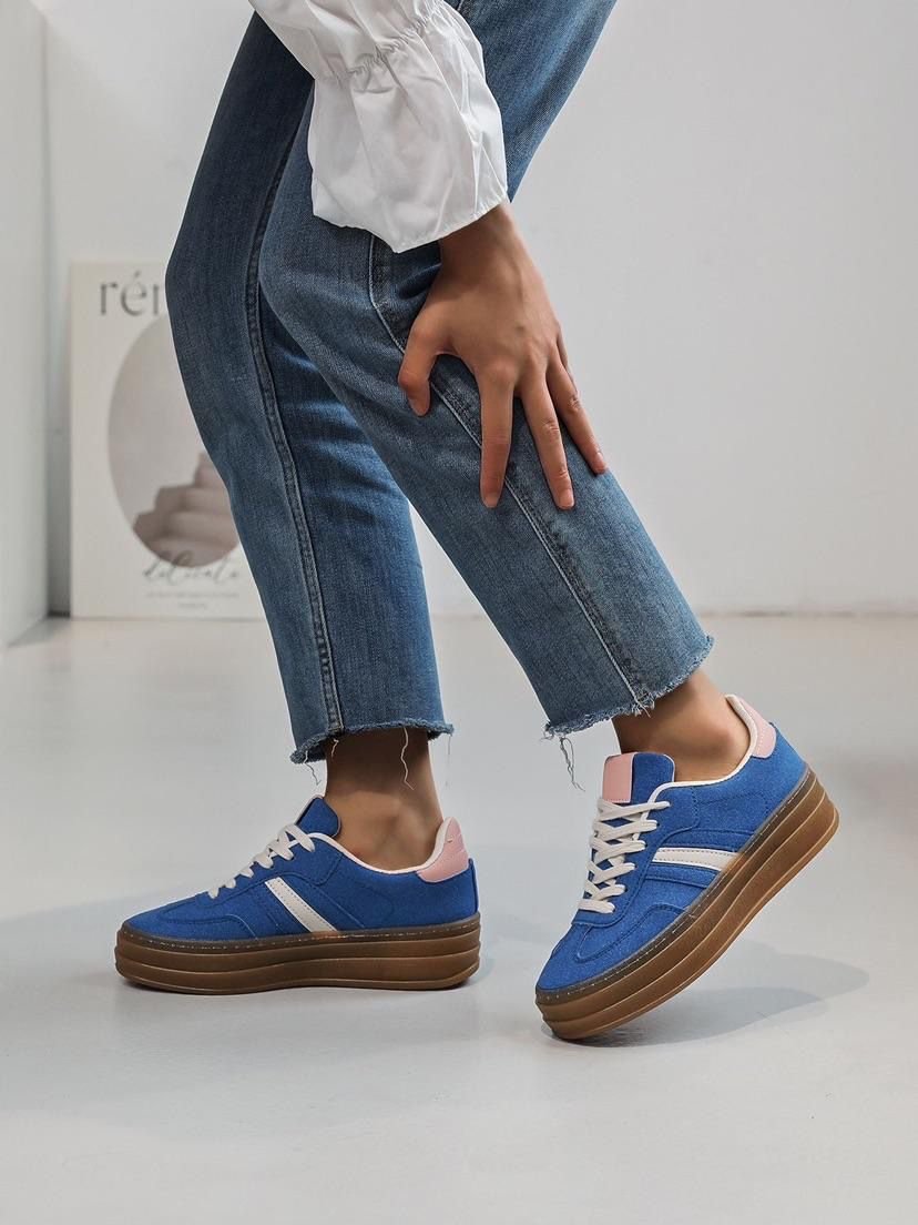 Sneakers azzurre e rosa scamosciate con doppio rialzo 4.5cm, suola antiscivolo. Spedizione Gratuita Sneakers azzurre e rosa scamosciate con doppio rialzo 4.5cm, suola antiscivolo. Spedizione Gratuita