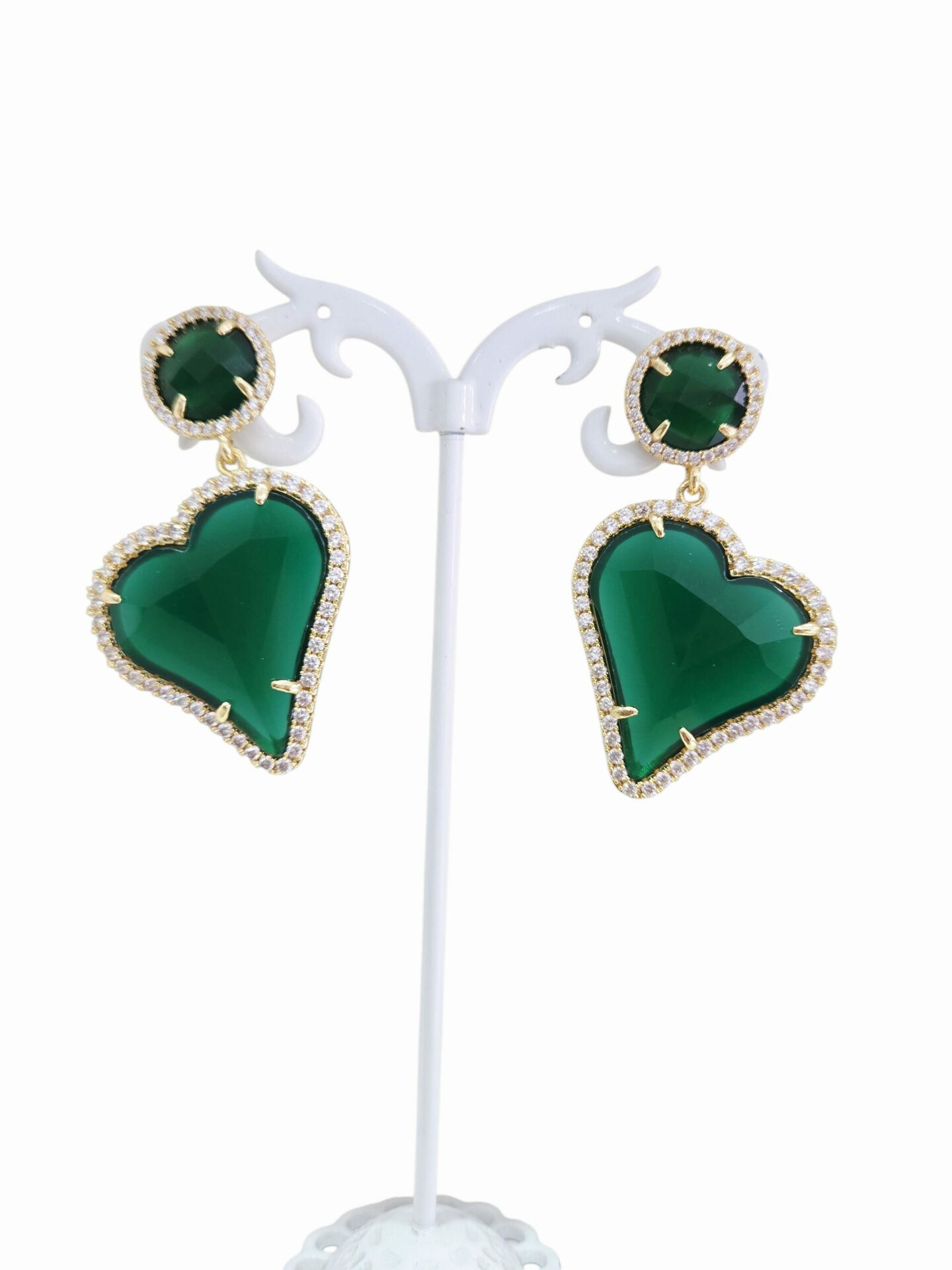 Orecchini realizzati con cristalli verdi e zirconi su base in acciaio dorato.lunghezza 5cmpeso 10gr Spedizione Gratuita Orecchini realizzati con cristalli verdi e zirconi su base in acciaio dorato.lunghezza 5cmpeso 10gr Spedizione Gratuita