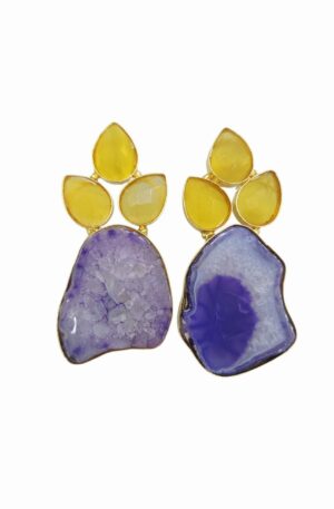 Orecchini realizzati occhio di gatto giallo e geode viola, contornati da ottone.lunghezza 5cmpeso 14.7gr Spedizione Gratuita