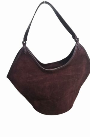 Borsa in camoscio e rifiniture in vera pelle, made Italy, colore bordeaux,manico ampio, base in pelle con tacchetti,chiusra con zip, ampia e capiente unico scomparto interno foderato con tasche laterali.Misure H27 B22 L 50 manico ampio 30cm Spedizione Gratuita