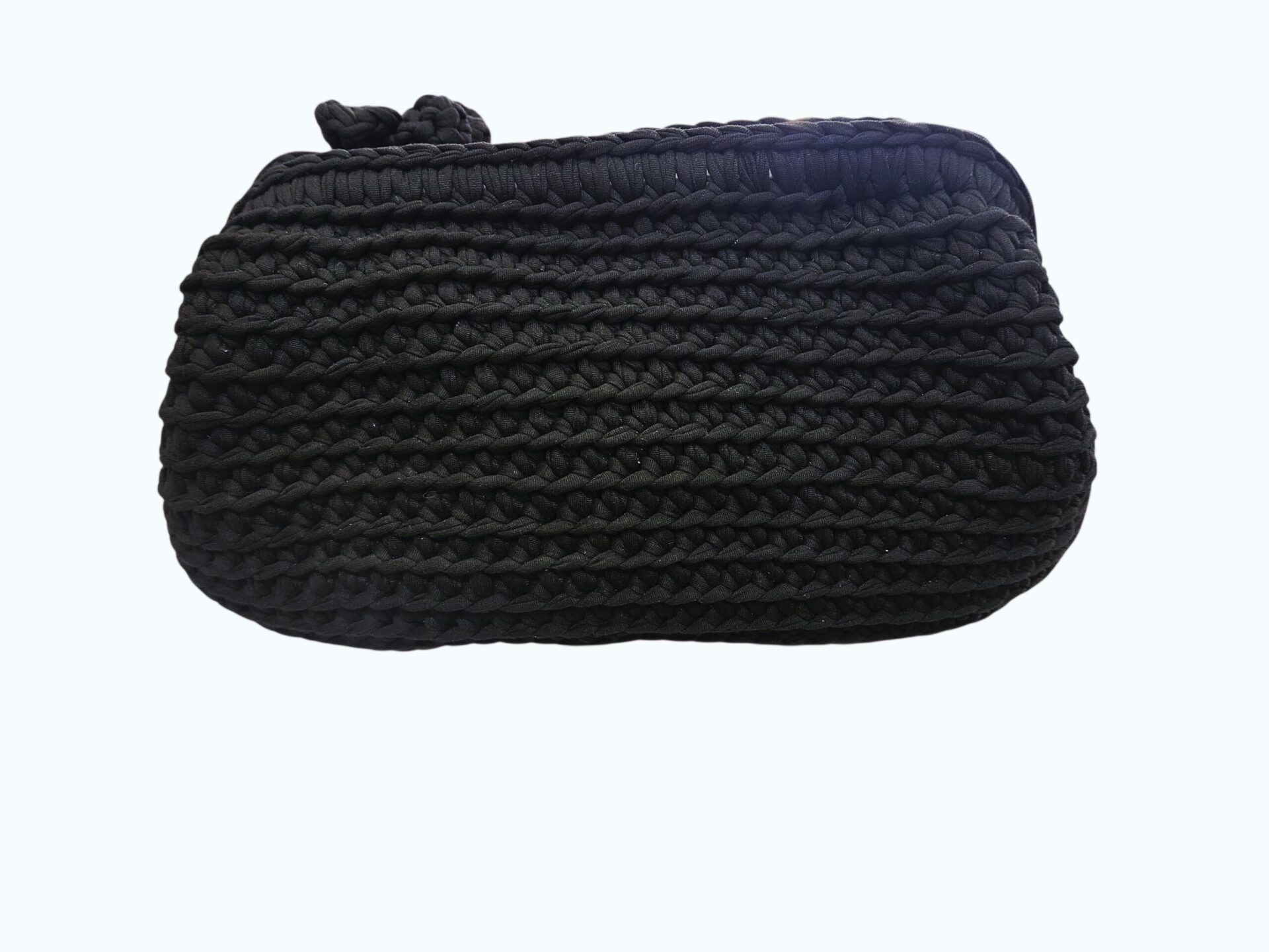 Borsa clutch nera realizzata con lavorazione crochet, manico a molla, dotata di tracolla.Misure L 30 B12 H 19 Spedizione Gratuita