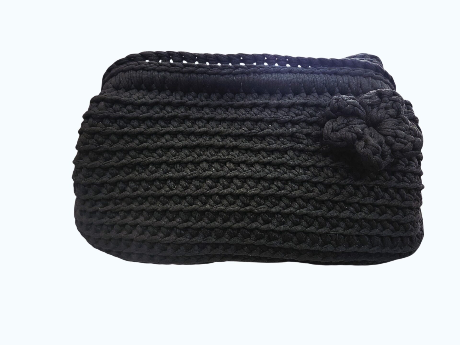 Black clutch bag made with crochet workmanship, spring handle, equipped with shoulder strap. Dimensions: L 30 W 12 H 19 Free shipping Borsa clutch nera realizzata con lavorazione crochet, manico a molla, dotata di tracolla.Misure L 30 B12 H 19 Spedizione Gratuita