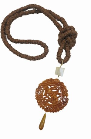 Collana lunga realizzata con tessuto marrone, giada ed agatalunghezza 86cm Spedizione Gratuita