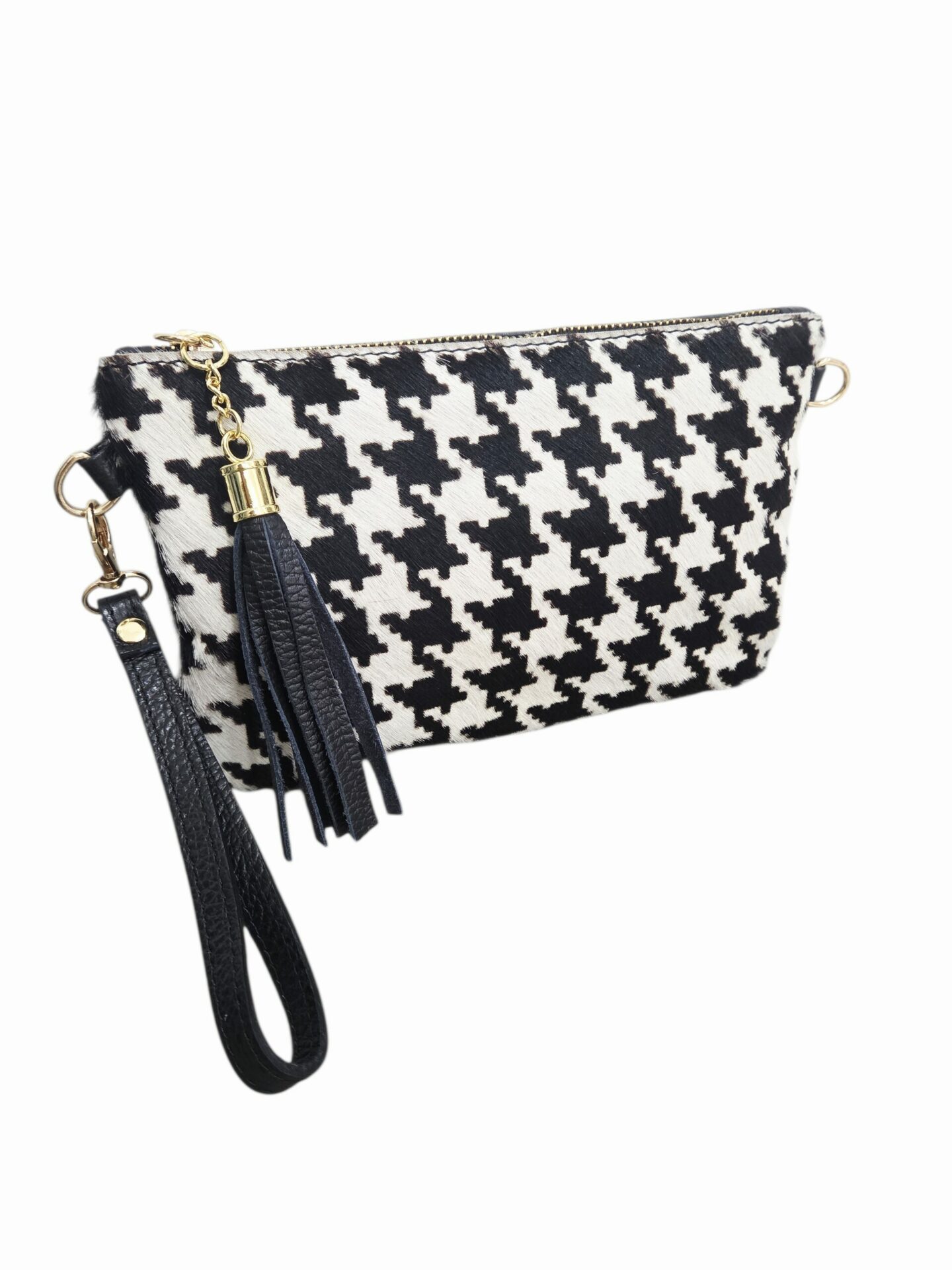 Shoulder bag in black and white pony skin and genuine leather, with wrist strap, shoulder strap and tassel, made in Italy, dimensions L 24 H 15 Free shipping Tracollina in cavallino bianco nero e vera pelle, con polsiera, tracolla e nappina, made Italy, misure L 24 H15 Spedizione Gratuita