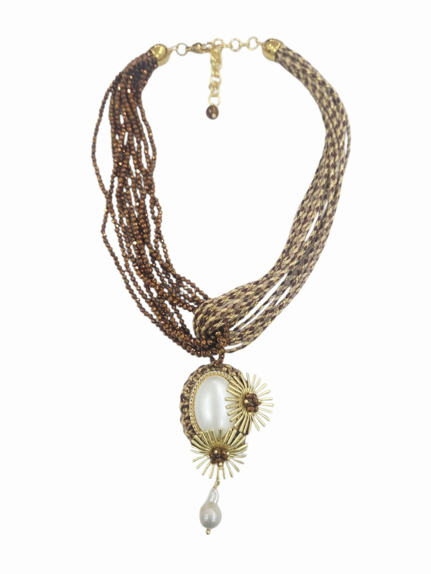 Collana girocollo realizzata con tessuto e zirconi marroni intagliati,ciondolo realizzato con elementi dorati e perla scaramazza. lunghezza regolabile 45cm Spedizione Gratuita Collana girocollo realizzata con tessuto e zirconi marroni intagliati,ciondolo realizzato con elementi dorati e perla scaramazza. lunghezza regolabile 45cm Spedizione Gratuita