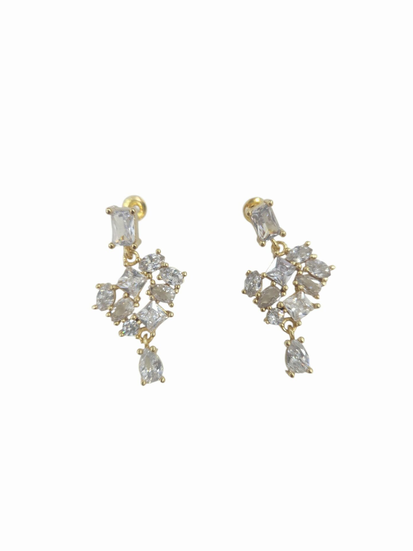 Orecchini  realizzati su base in ottone con zirconi incastonati lunghezza 3cmpeso 3.1gr Spedizione Gratuita