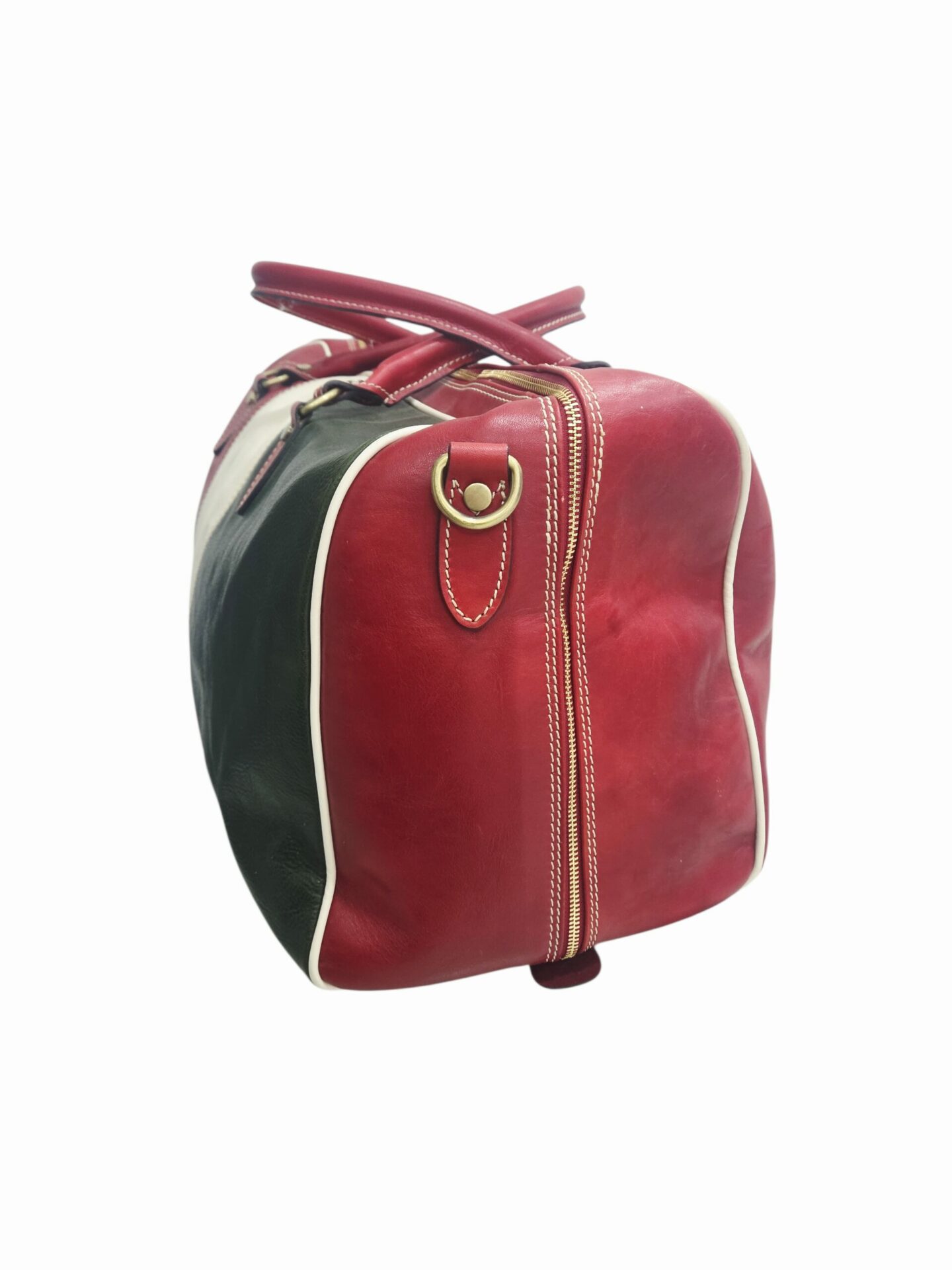 Borsone da viaggio/palestra in vera pelle,made Italy, dotato di tracolla, interno foderato con doppie tasche laterali aperte e una laterale con zip,tacchetti sulla base.
misure L53 B25 H32 Spedizione Gratuita Borsone da viaggio/palestra in vera pelle,made Italy, dotato di tracolla, interno foderato con doppie tasche laterali aperte e una laterale con zip,tacchetti sulla base.
misure L53 B25 H32 Spedizione Gratuita