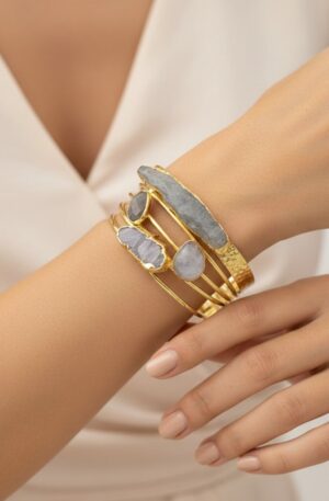 Bracciale ad incastro realizzato artigianalmente in ottone con madreperla grigia, quarzo, pietra di luna e labradorite Spedizione Gratuita