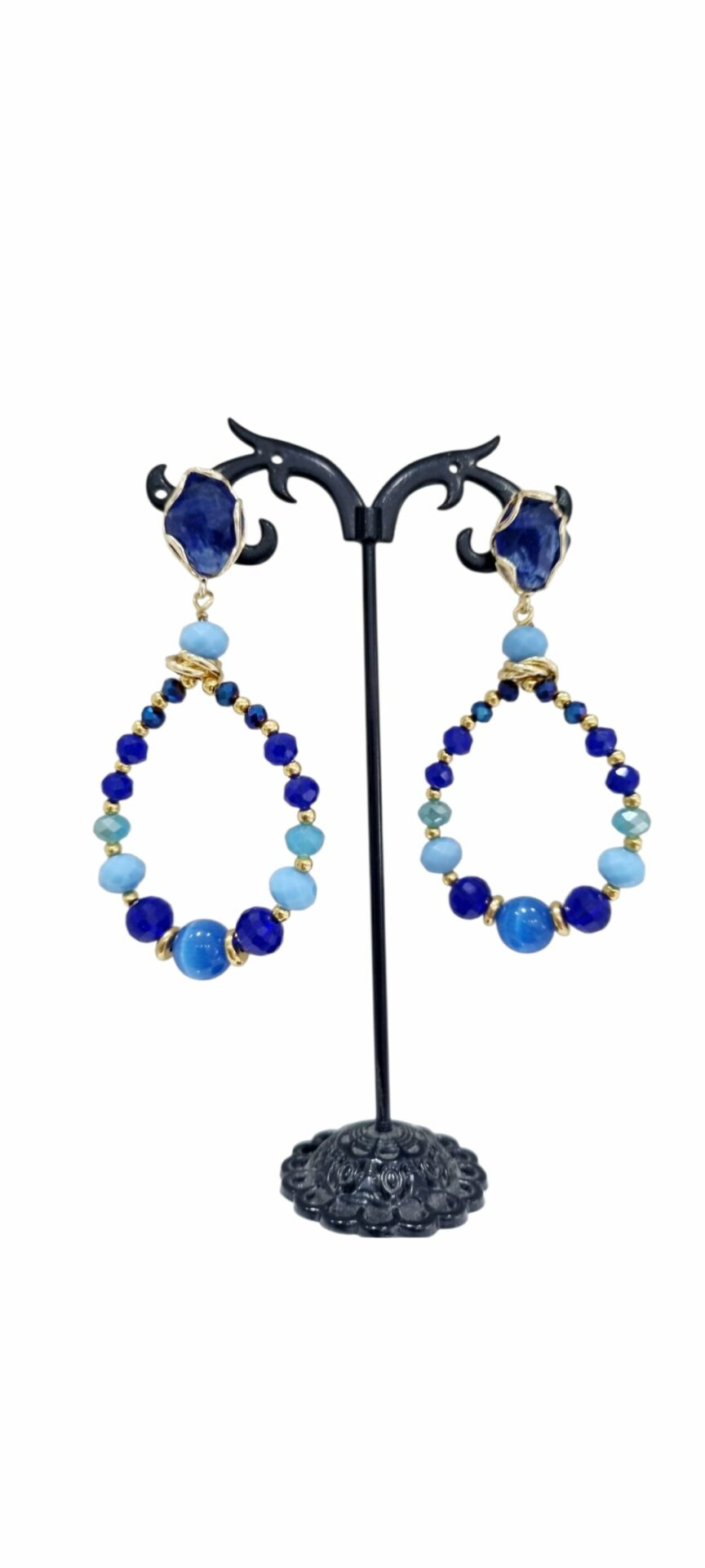 Orecchini realizzati con occhio di gatto, cristalli ed ematite, varie tonalità di azzurro
Lunghezza 7.5cm
Peso 9.6 gr Spedizione Gratuita Orecchini realizzati con occhio di gatto, cristalli ed ematite, varie tonalità di azzurro
Lunghezza 7.5cm
Peso 9.6 gr Spedizione Gratuita
