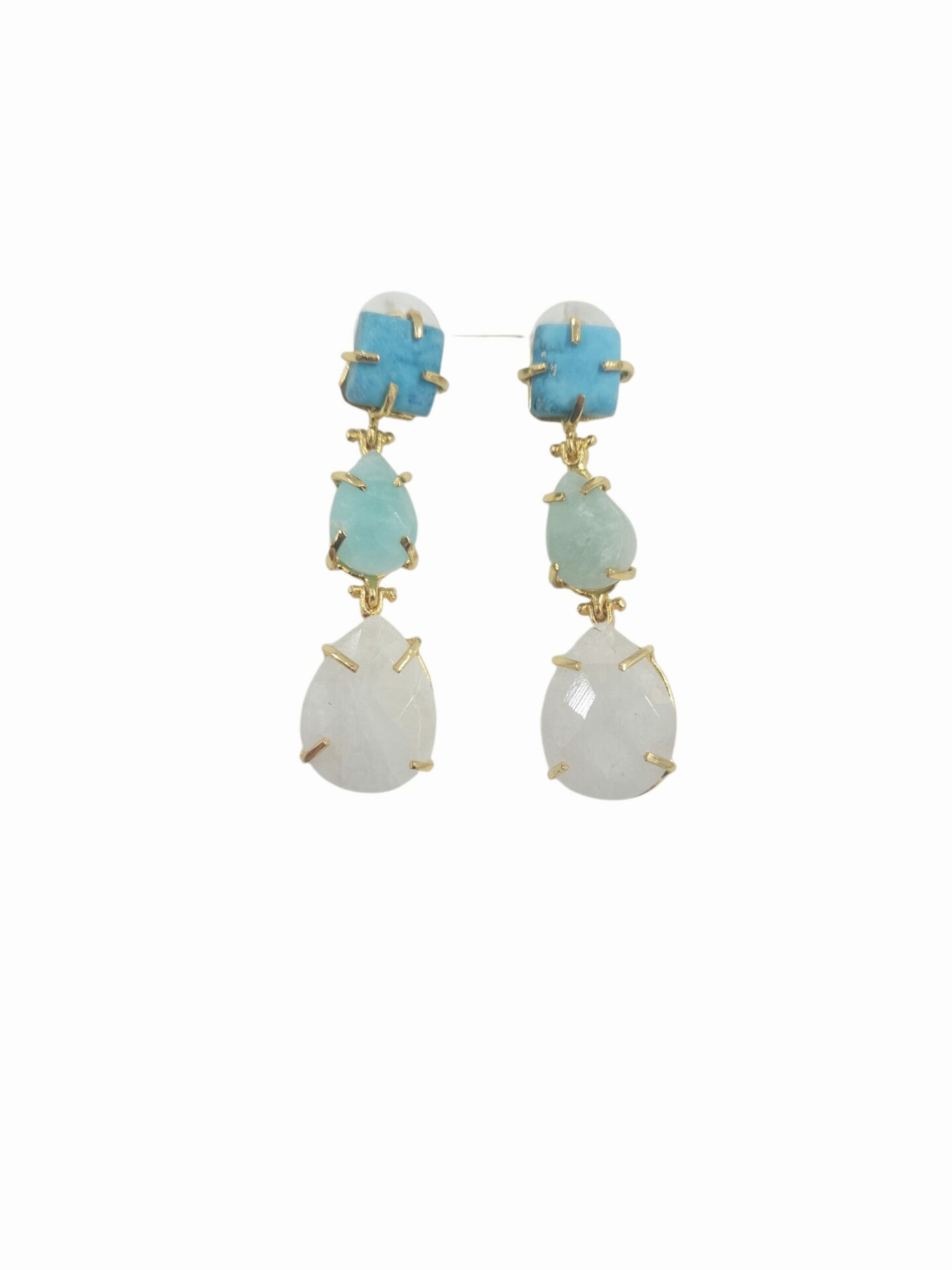 Orecchini  realizzati con turchese, amazzonite e pietra di luna su base in ottone
lunghezza 5cm
peso 5.8gr Spedizione Gratuita