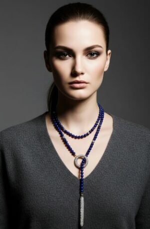 Collana realizzata con agata blu e marcasite. 
lunghezza regolabile 50cm Spedizione Gratuita