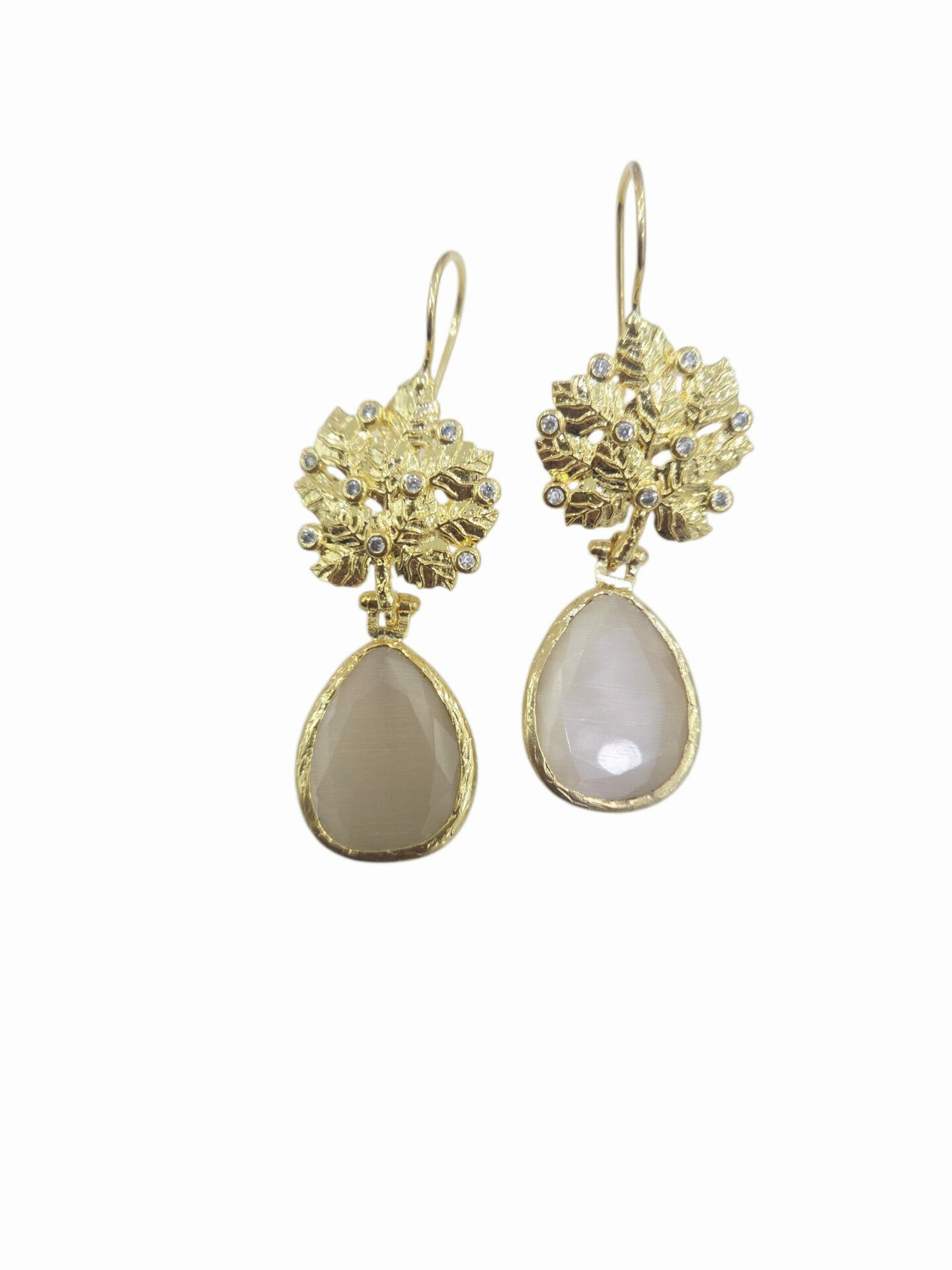Orecchini realizzati con occhio di gatto e foglia in ottone con zirconi. monachella in ottone
lunghezza 6cm
peso 5.2gr Spedizione Gratuita Orecchini realizzati con occhio di gatto e foglia in ottone con zirconi. monachella in ottone
lunghezza 6cm
peso 5.2gr Spedizione Gratuita