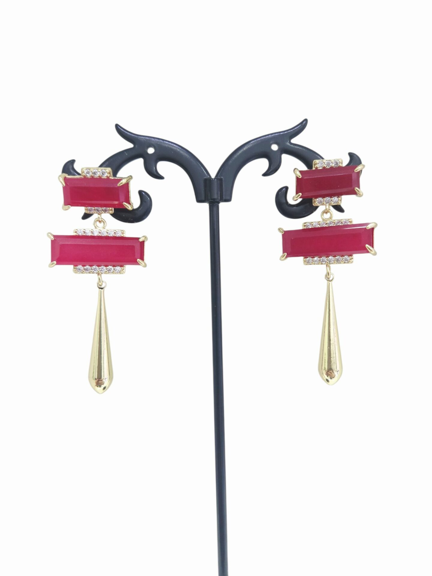 Orecchini realizzati con bacchette di quarzi con zirconi ed ottone
lunghezza 5cm
peso 7.5gr Spedizione Gratuita