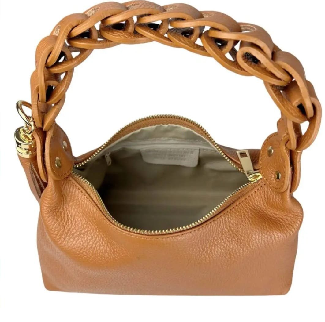 Genuine leather bag, made in Italy, with woven handle, shoulder strap, lined interior with side pockets. Dimensions: H16 W12 L27 Free shipping Borsa in vera pelle , made italy, con manico intreccio,dotata di tracolla,interno foderato con tasche laterali. Misure H16 B12 L 27 Spedizione Gratuita