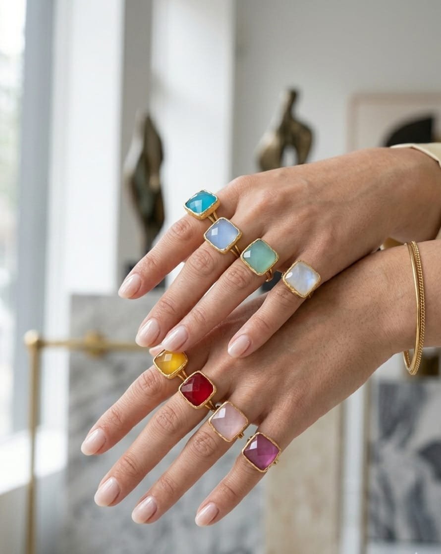 Adjustable rings made with a square cat's eye stone and brass. Square size 1.5 cm. Free shipping Anelli regolabili realizzati con pietra quadrata occhio di gatto ed ottone. Misura quadrato 1,5 cm Spedizione Gratuita