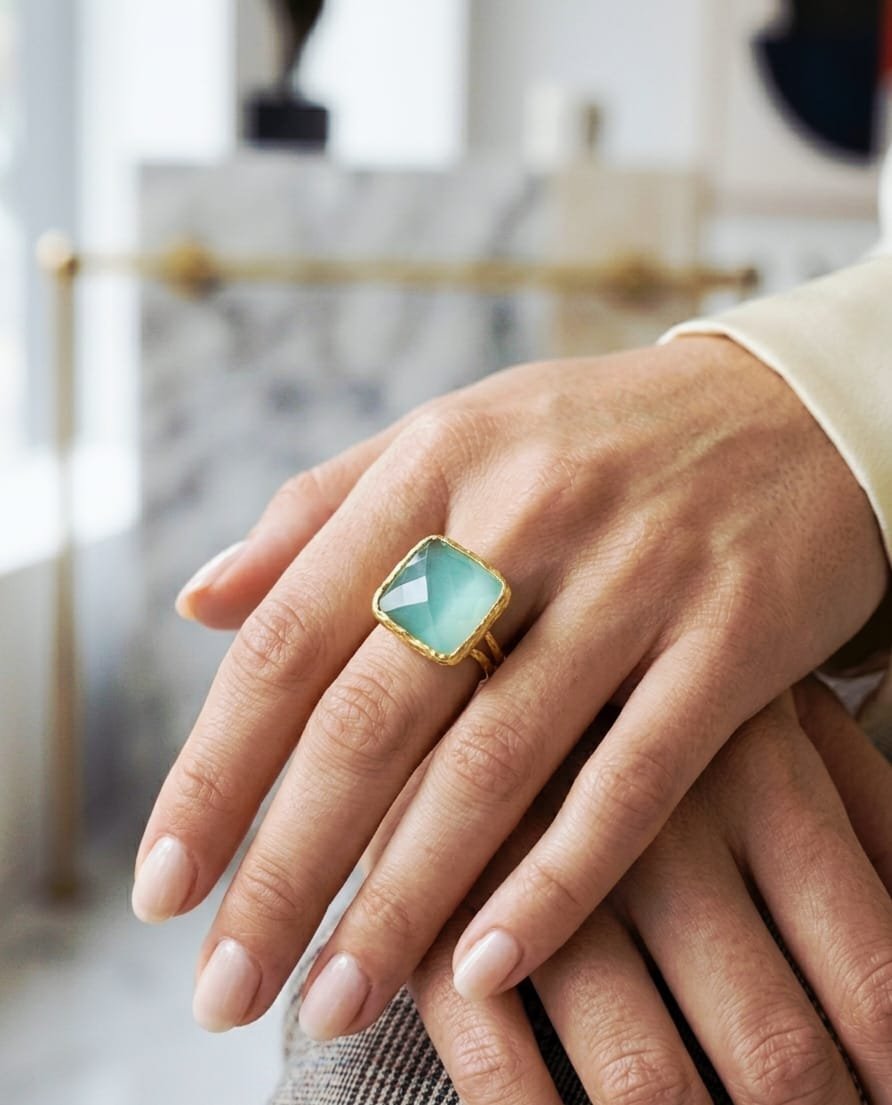 Adjustable rings made with a square cat's eye stone and brass. Square size 1.5 cm. Free shipping Anelli regolabili realizzati con pietra quadrata occhio di gatto ed ottone. Misura quadrato 1,5 cm Spedizione Gratuita