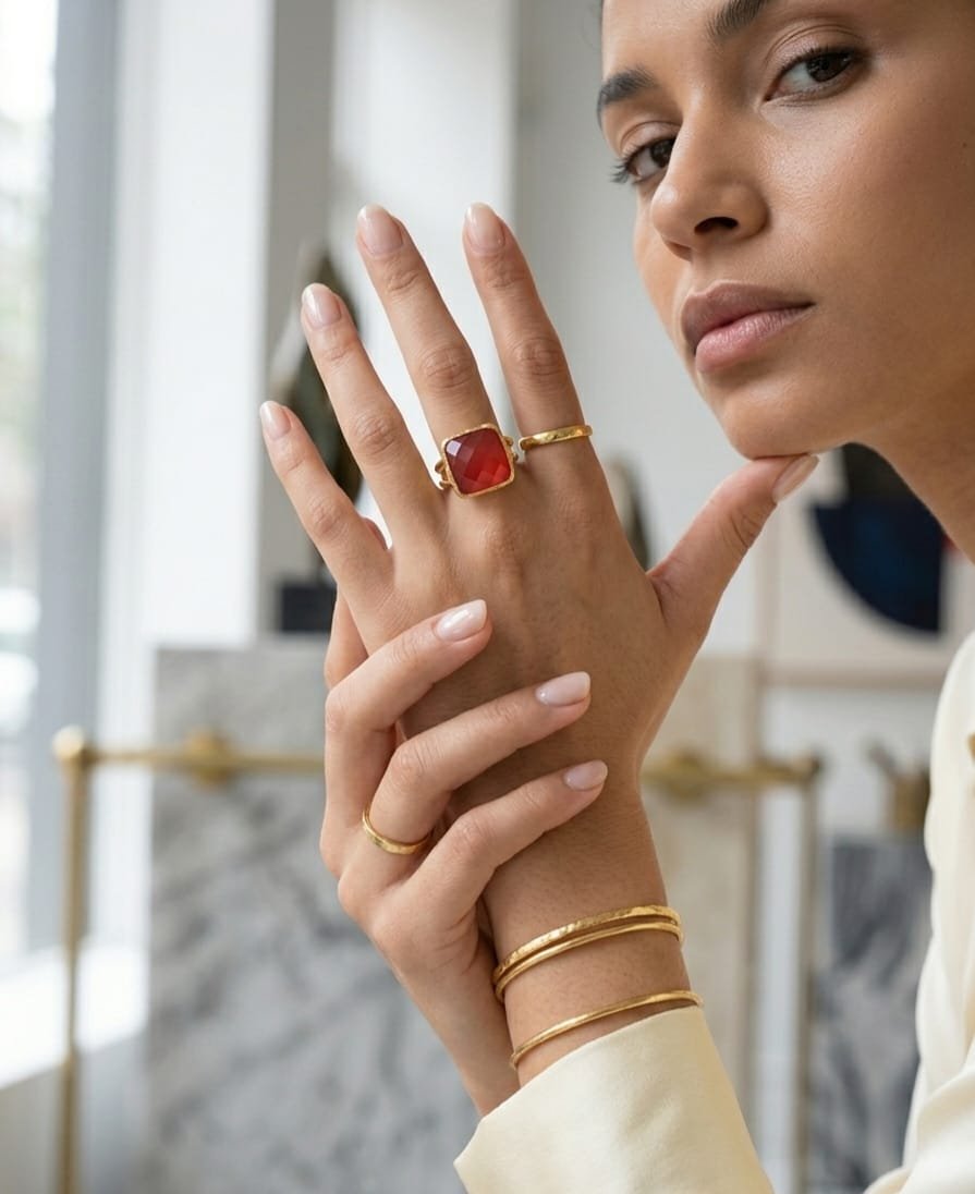 Adjustable rings made with a square cat's eye stone and brass. Square size 1.5 cm. Free shipping Anelli regolabili realizzati con pietra quadrata occhio di gatto ed ottone. Misura quadrato 1,5 cm Spedizione Gratuita