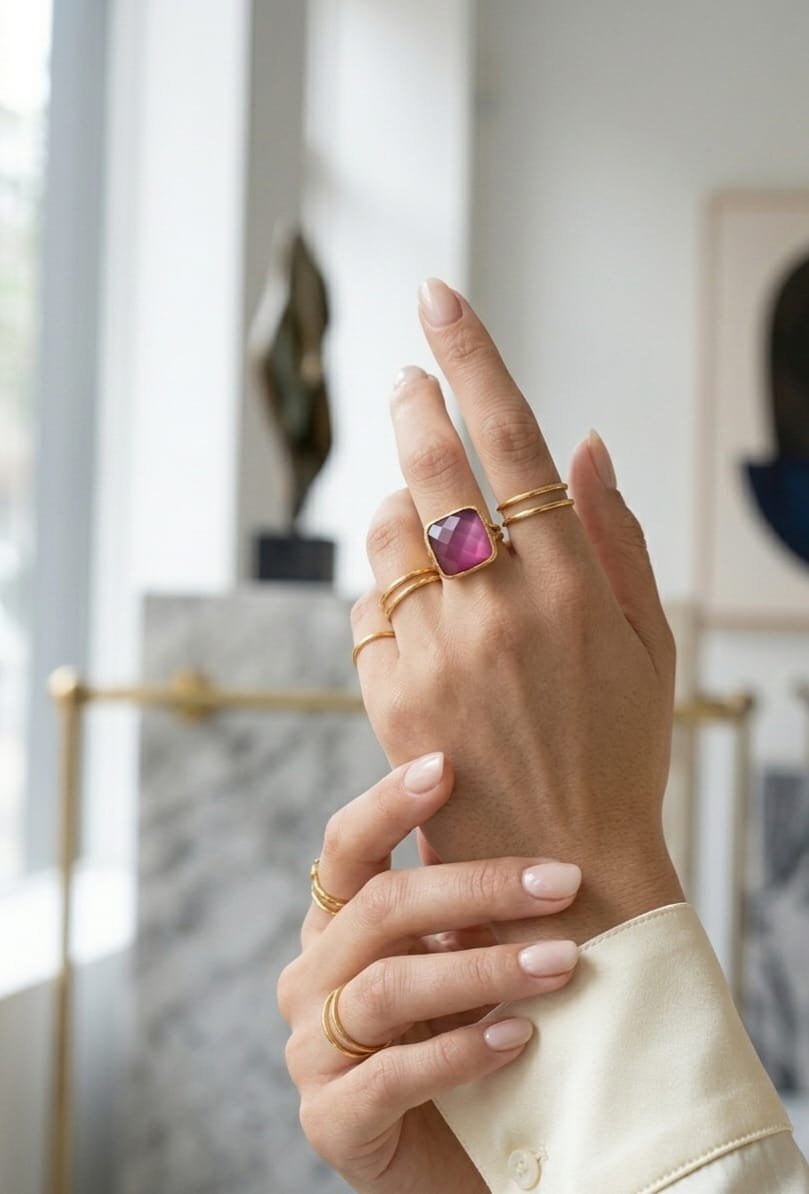 Adjustable rings made with a square cat's eye stone and brass. Square size 1.5 cm. Free shipping Anelli regolabili realizzati con pietra quadrata occhio di gatto ed ottone. Misura quadrato 1,5 cm Spedizione Gratuita