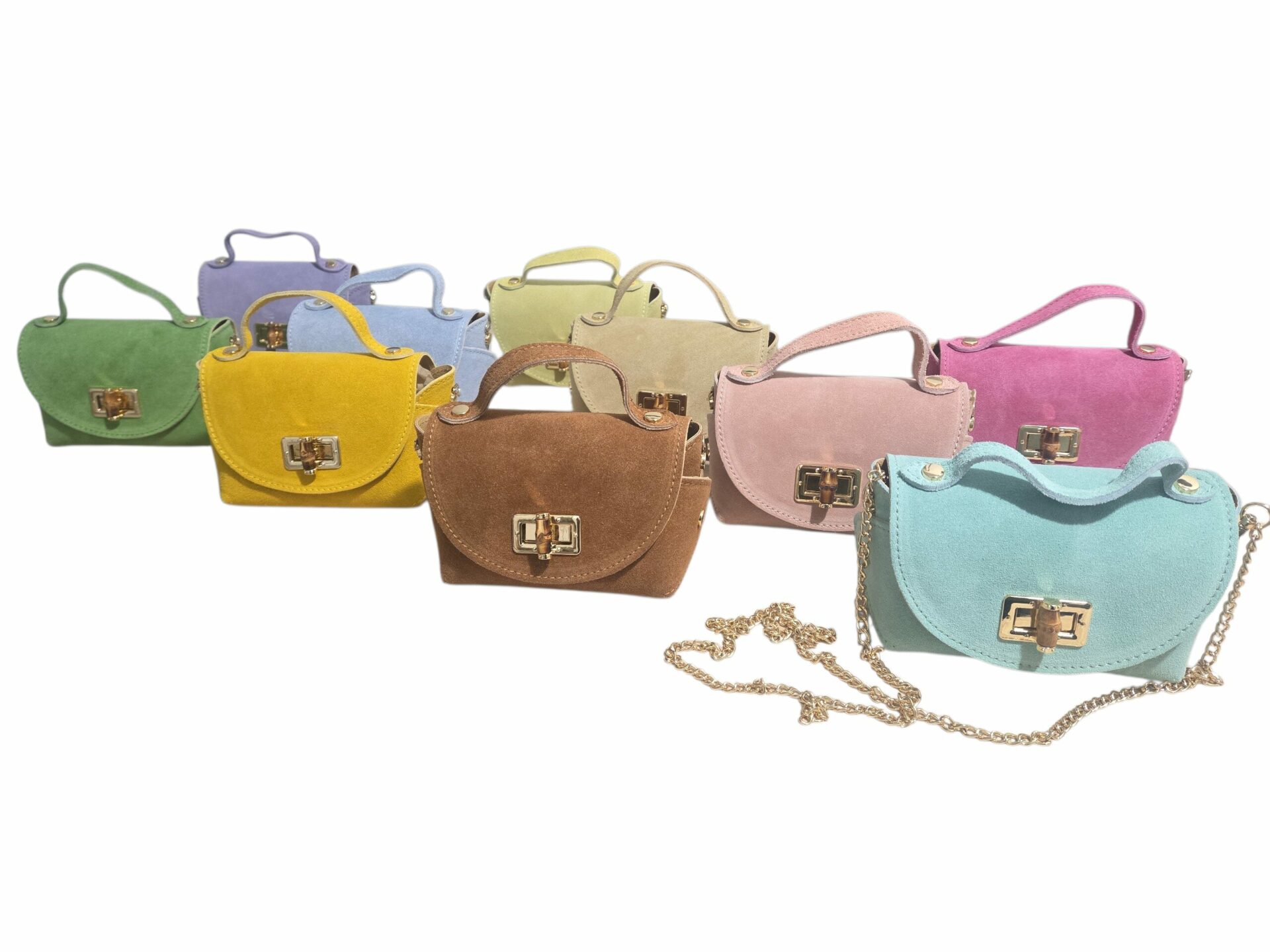 Suede shoulder bag with gold chain and bone closure. Size L16 W8 H10. Suede, genuine leather, made in Italy. Free shipping Tracollina in suede con catenella dorata,chiusura in osso. Misura L16 B8 H10. Camoscio,vera pelle,made Italy. Spedizione Gratuita