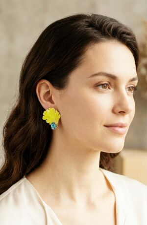 Orecchini  realizzati con ottone smaltato giallo e turchese lunghezza 4 cmpeso 8.2gr Spedizione Gratuita