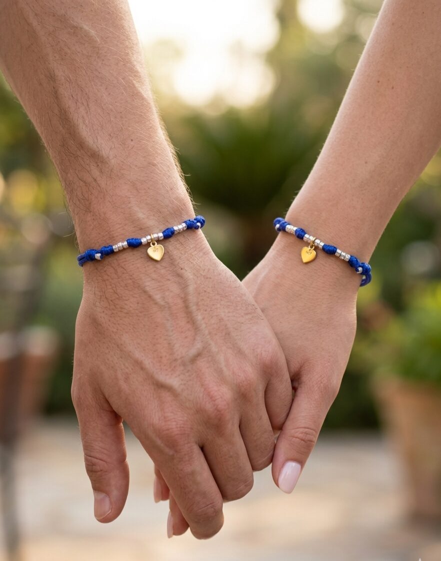 Bracciale modello dodo regolabile,unisex, realizzato con tessuto azzurro lavabile,dadini in argento925 e ciondolo cuore dorato in argento925 Spedizione Gratuita